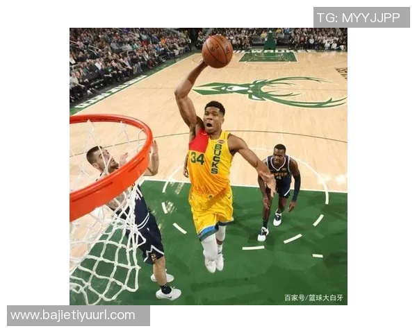 敢于担当文班从屏幕外冲回场内接关键球成功避免球队失误